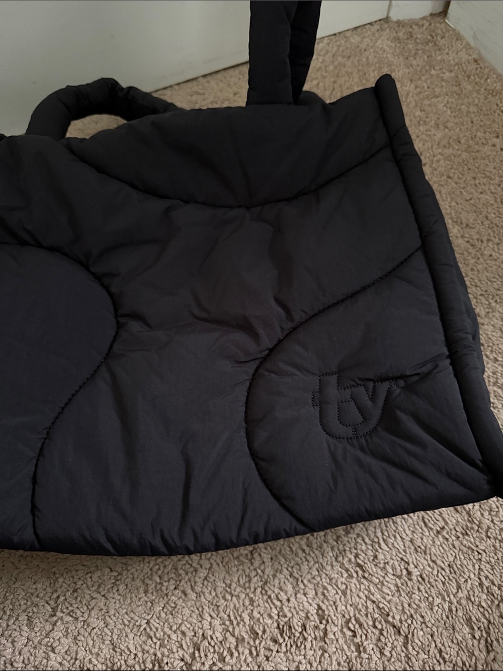 Thirty Years Black the Midi-Drift tote - Picture 4 of 7